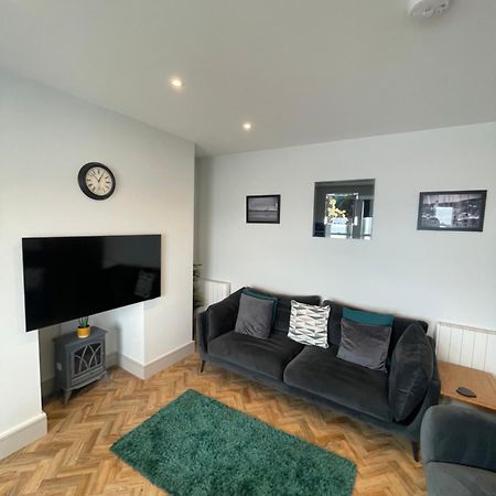 Superb 2 Bedroom Sea View Flat Scarborough Exteriör bild