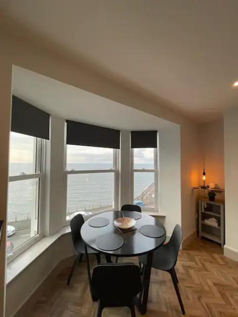 Superb 2 Bedroom Sea View Flat Scarborough Exteriör bild