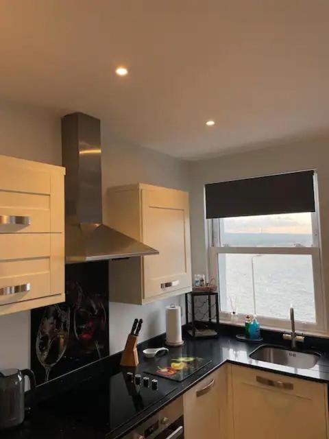 Superb 2 Bedroom Sea View Flat Scarborough Exteriör bild