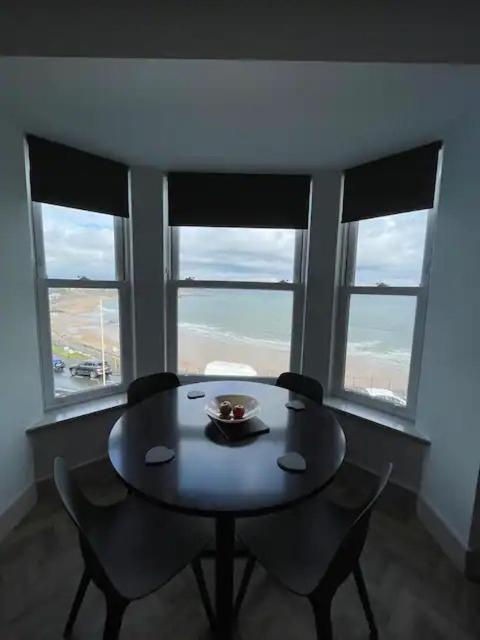 Superb 2 Bedroom Sea View Flat Scarborough Exteriör bild