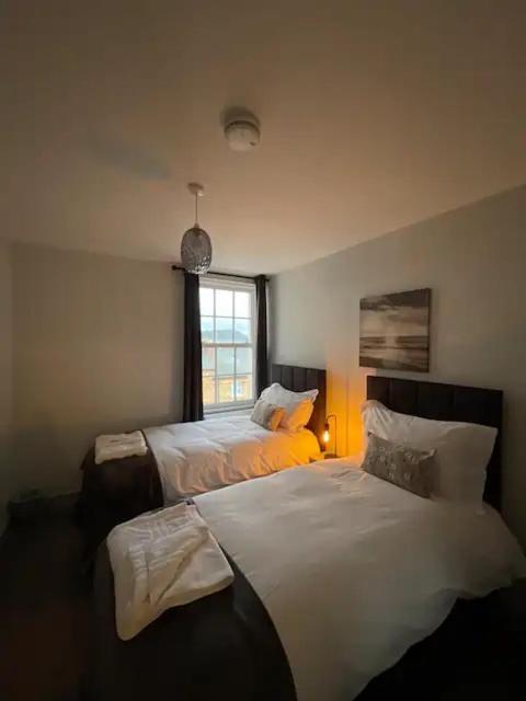 Superb 2 Bedroom Sea View Flat Scarborough Exteriör bild