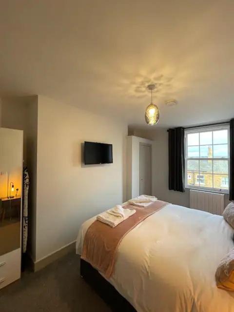 Superb 2 Bedroom Sea View Flat Scarborough Exteriör bild