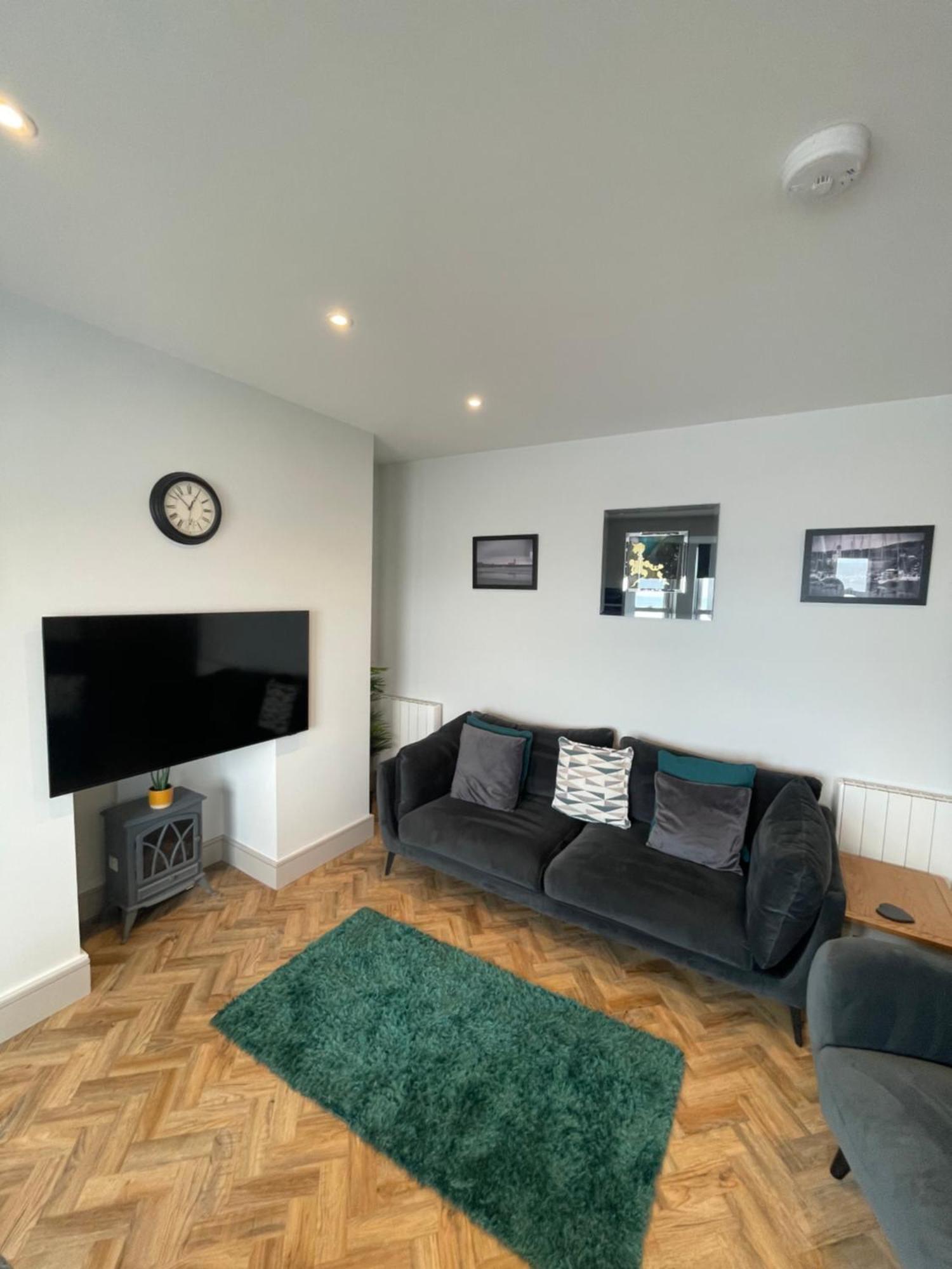 Superb 2 Bedroom Sea View Flat Scarborough Exteriör bild